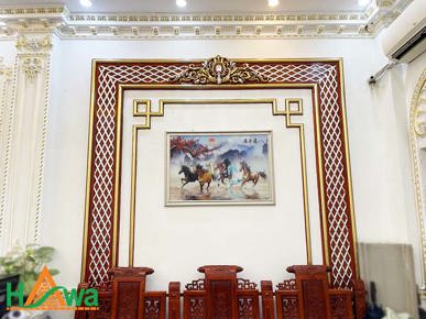 Trang Trí Trần + Tường: Giải Pháp Nâng Tầm Không Gian Với Tấm Ốp Tường, Đèn Trang Trí & Khung Tường Phào